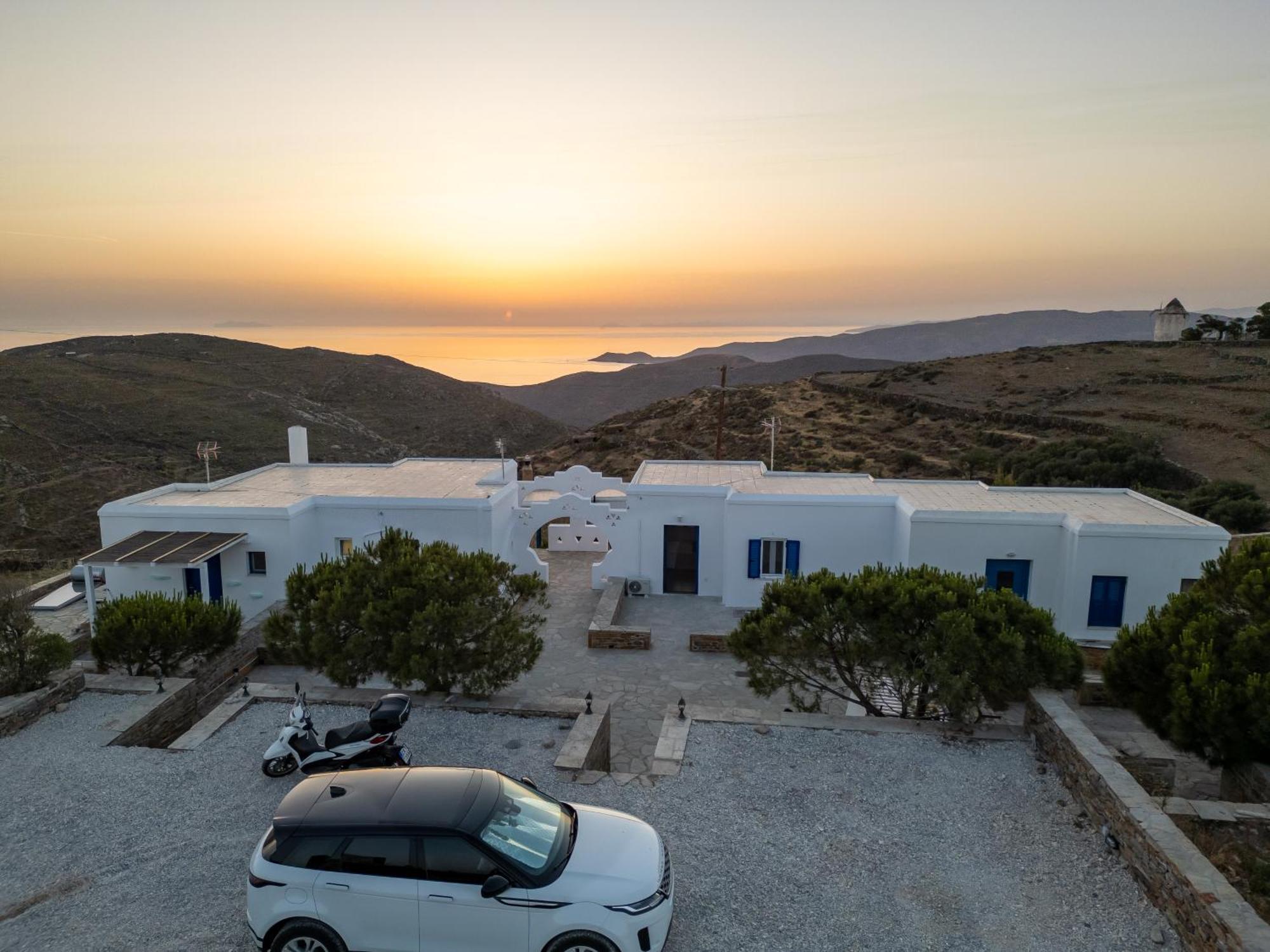 Crown Luxurious Residences, Villa Kythnos