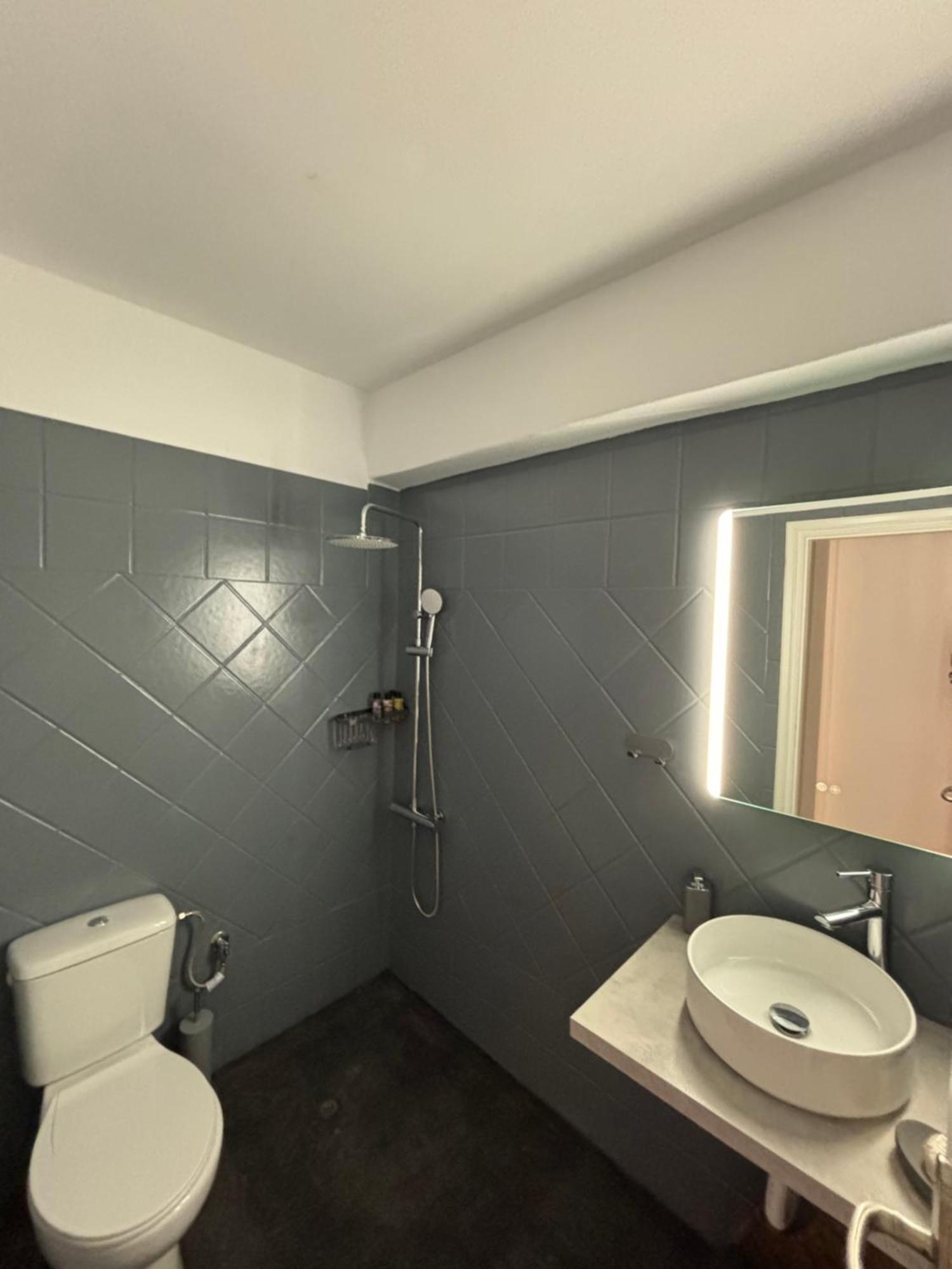 Crown Luxurious Residences, Kythnos