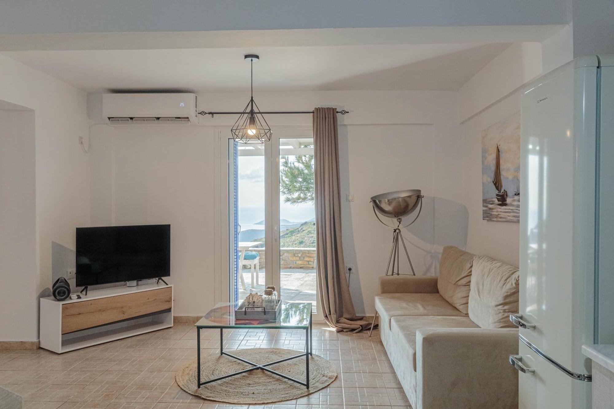 Crown Luxurious Residences, Kythnos